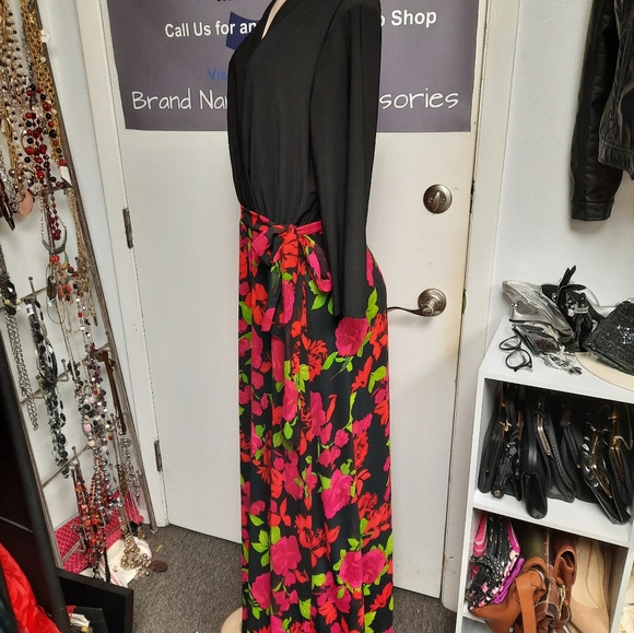 Dress - Picture 3 of 5